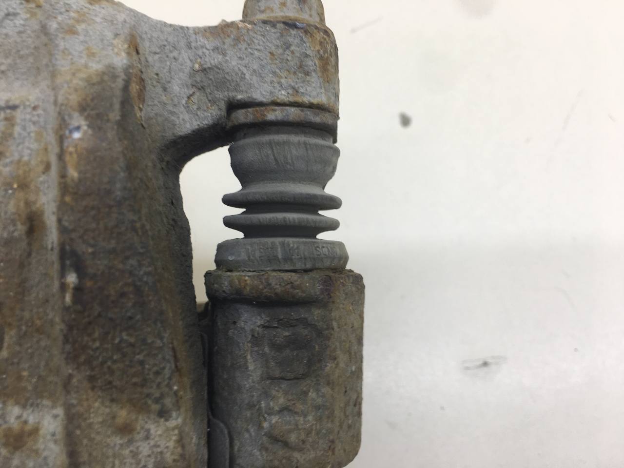 Суппорт передний правый Lifan X60 2012>