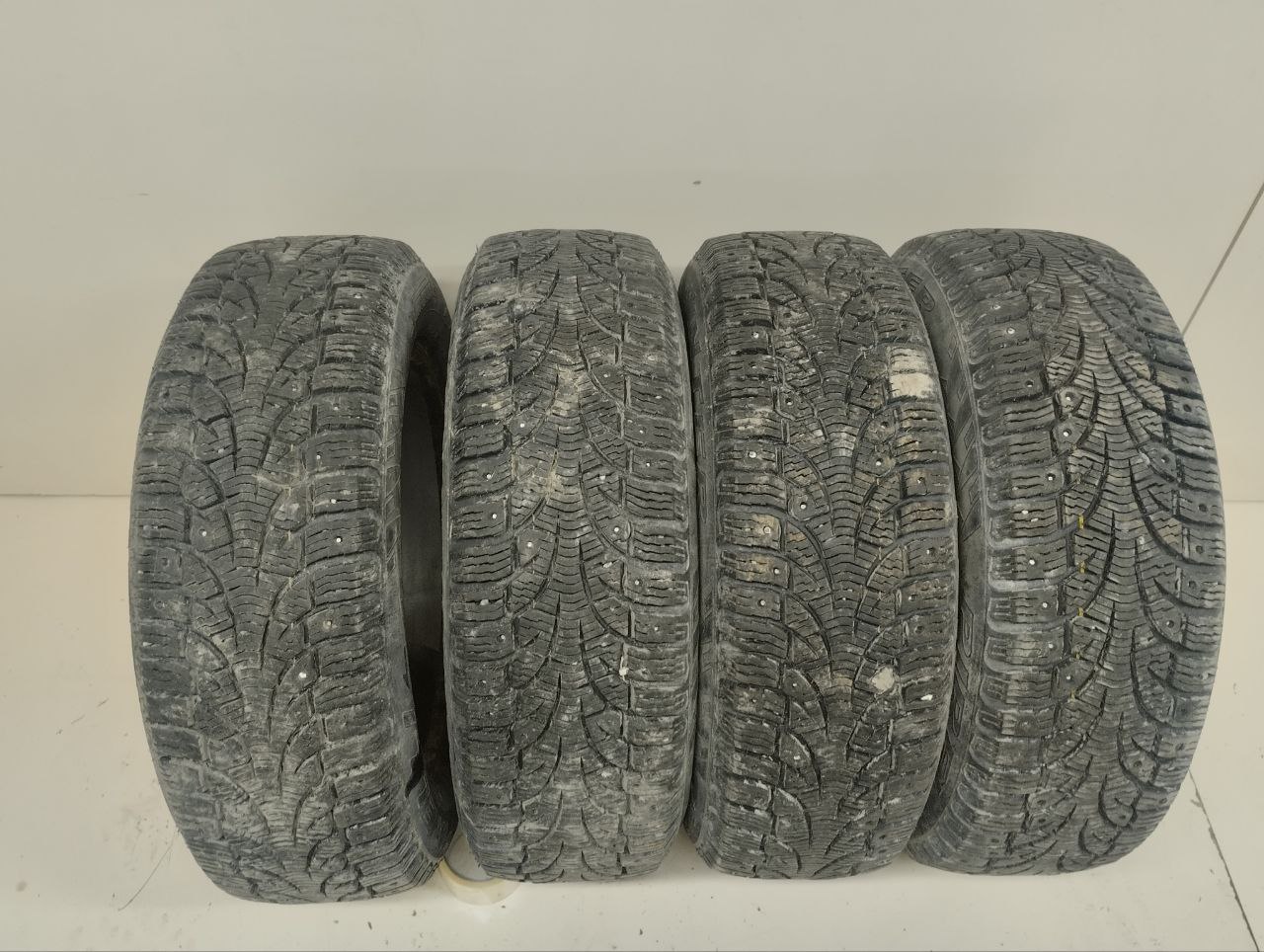 Шины к-кт R15 Зимние шипованные Pirelli Winter Carving Edge 
