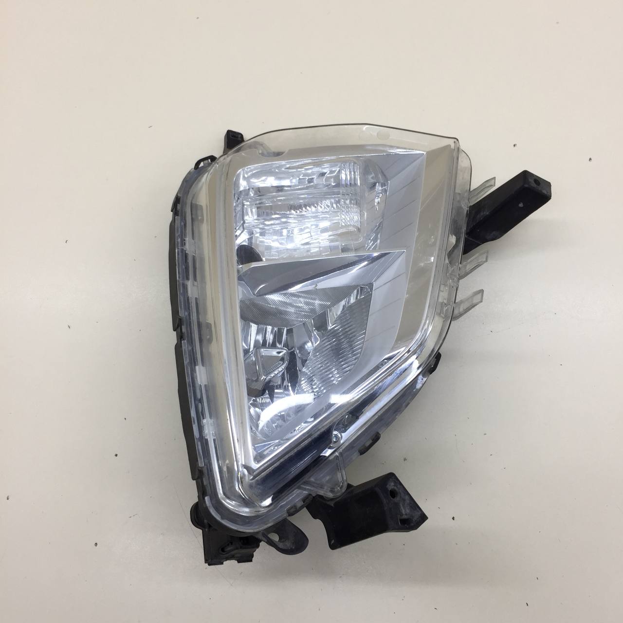 Фара противотуманная правая Mitsubishi Eclipse Cross 2017>