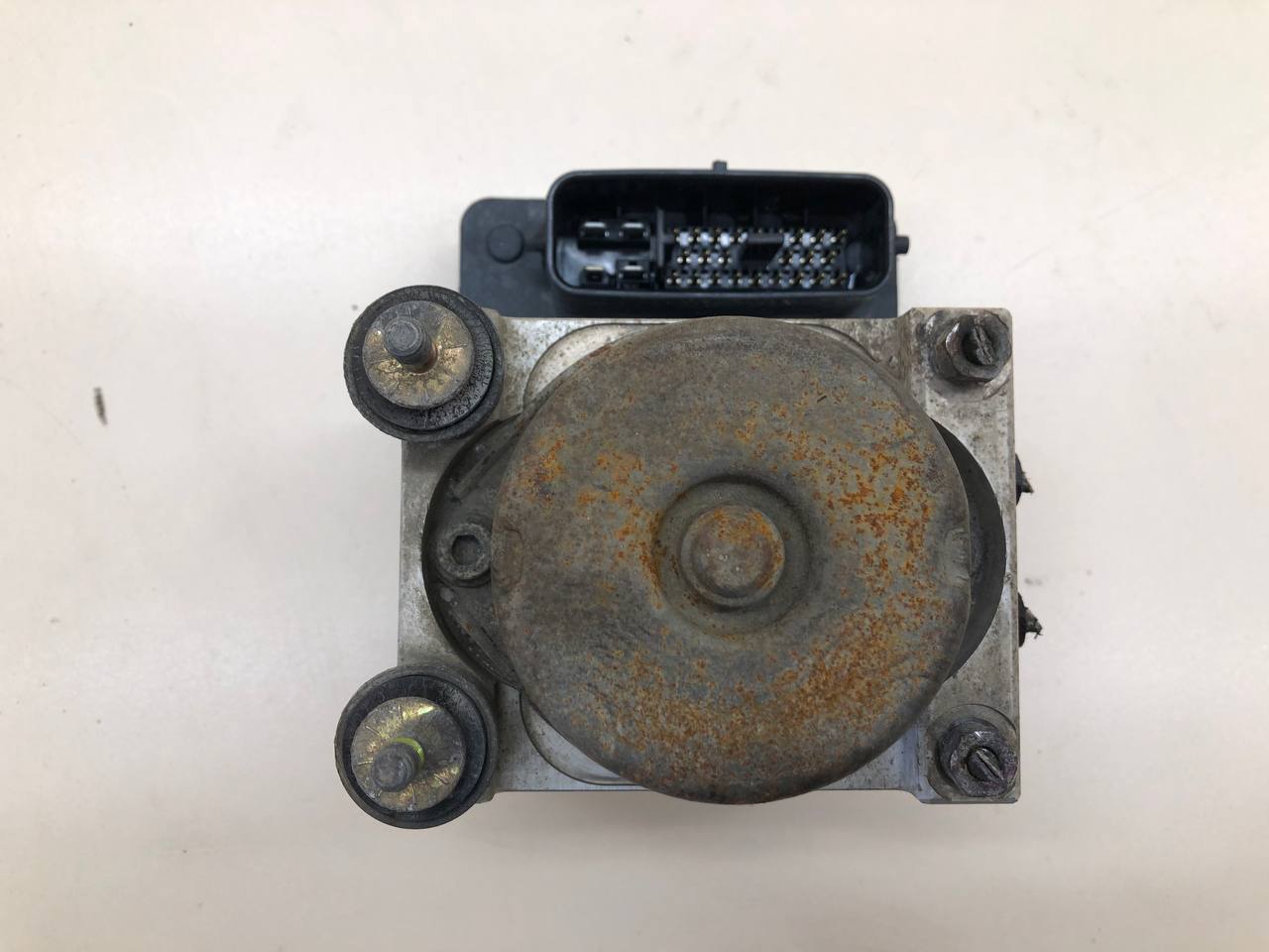 Блок ABS (насос) Mitsubishi Lancer 9  (CS/Classic) 2000-2011
