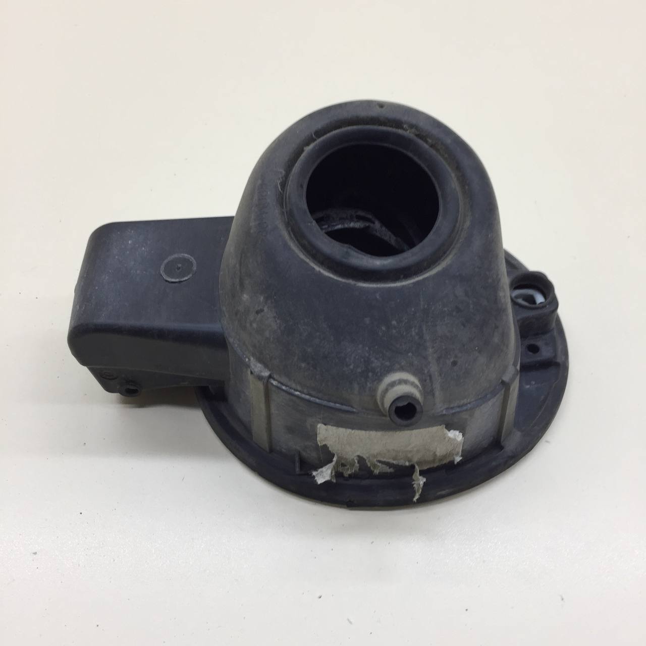 Лючок бензобака Volkswagen Polo (MK5) 2011-2020 Лючок бензобака Volkswagen Polo (MK5) 2011-2020