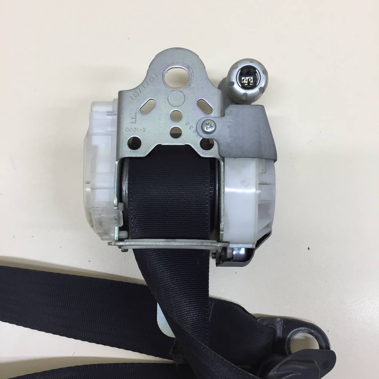 Ремень безопасности с пиропатроном Peugeot 107 2006-2014