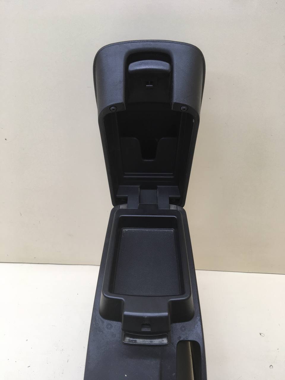 Консоль центральная Kia Ceed (ED) 2007-2012 Консоль центральная Kia Ceed (ED) 2007-2012