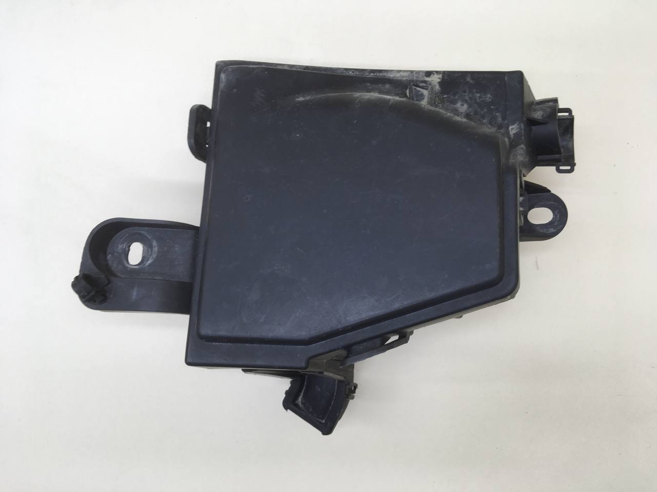 Корпус блока предохранителей Renault Duster (HSA, HSM) 2012> Корпус блока предохранителей Renault Duster (HSA, HSM) 2012>