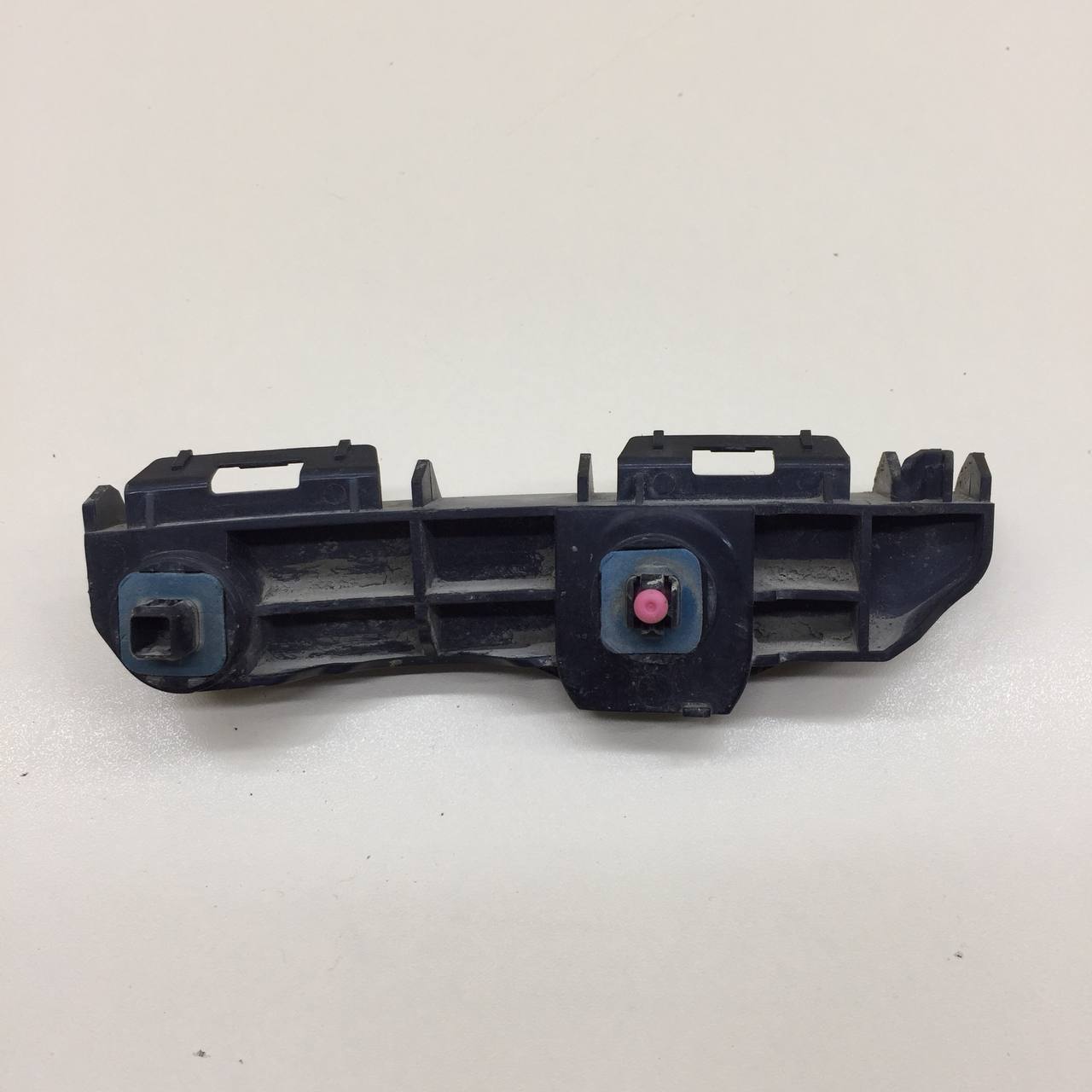 Кронштейн заднего бампера правый Toyota Rav 4 (XA40) 2013-2019