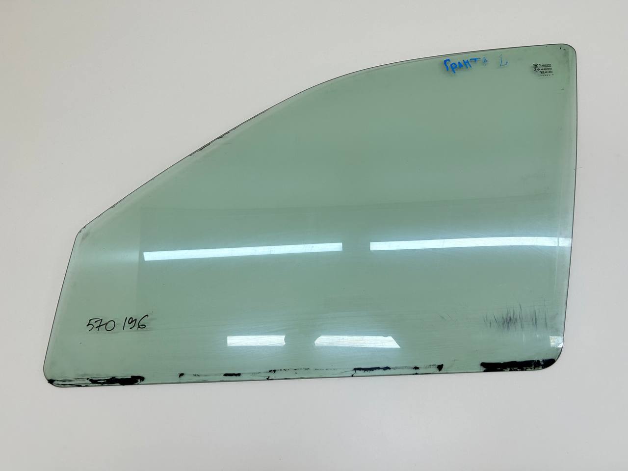 Стекло двери передней левой Lada Granta 2011>