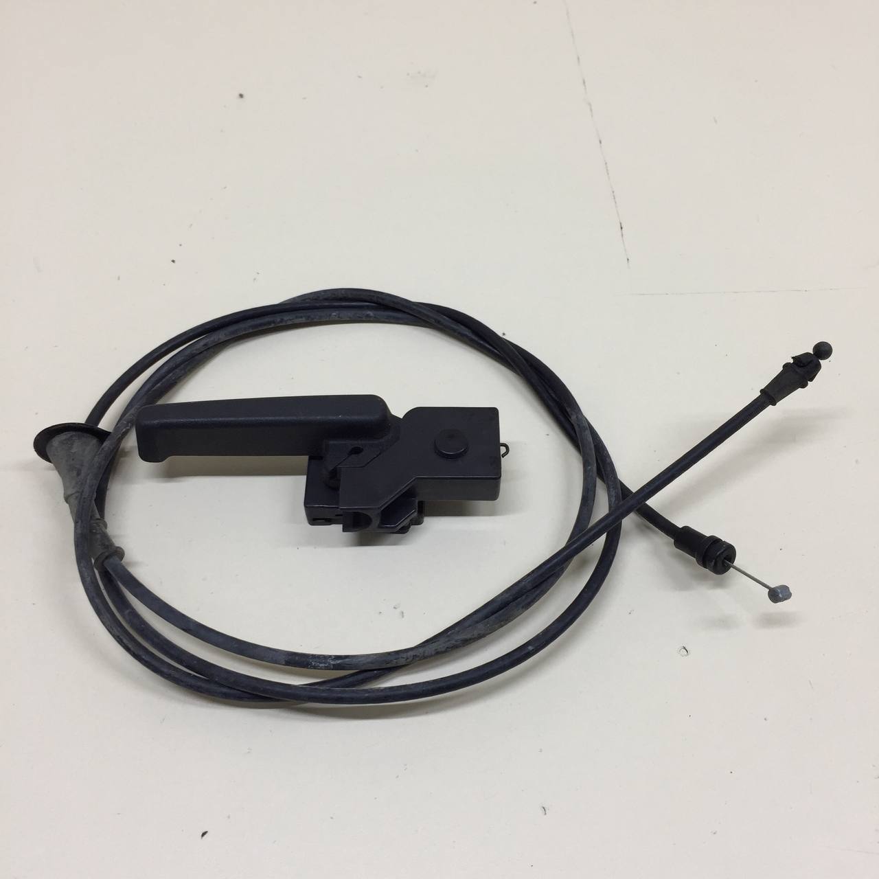 Ручка открывания капота Chevrolet Cruze (J300) 2009-2016 Ручка открывания капота Chevrolet Cruze (J300) 2009-2016