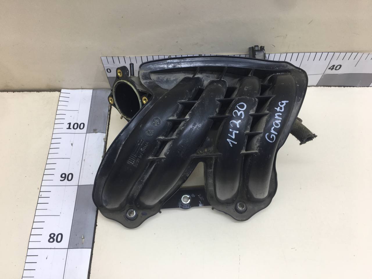 Коллектор впускной Lada Granta 2011>