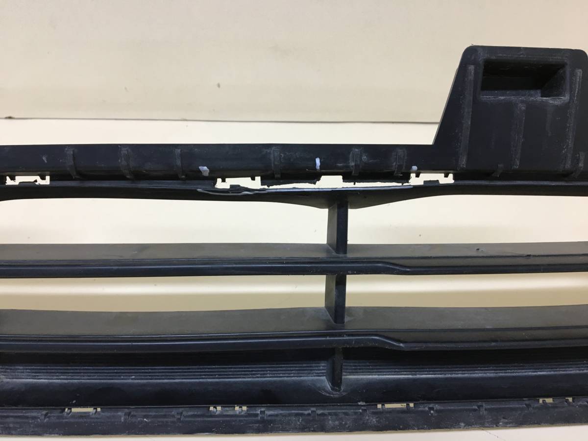 Решетка в бампер центральная Kia Seltos 2019>