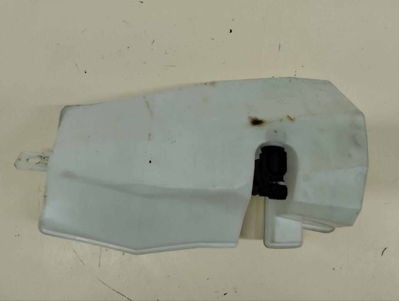 Бачок омывателя Renault Duster (HSA, HSM) 2012> Бачок омывателя Renault Duster (HSA, HSM) 2012>