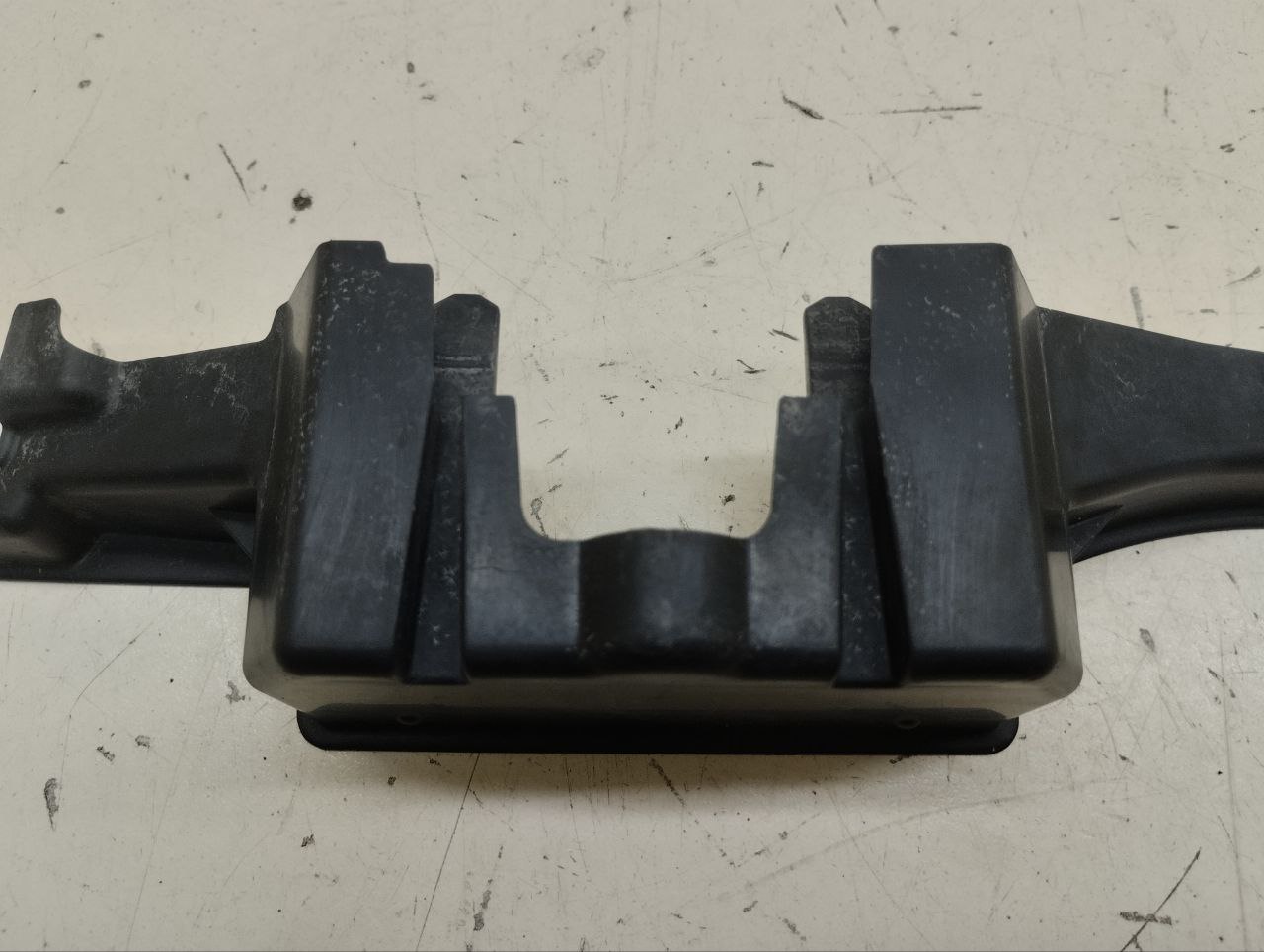 Кронштейн замка капота Toyota Land Cruiser Prado (J150) 2009-2022