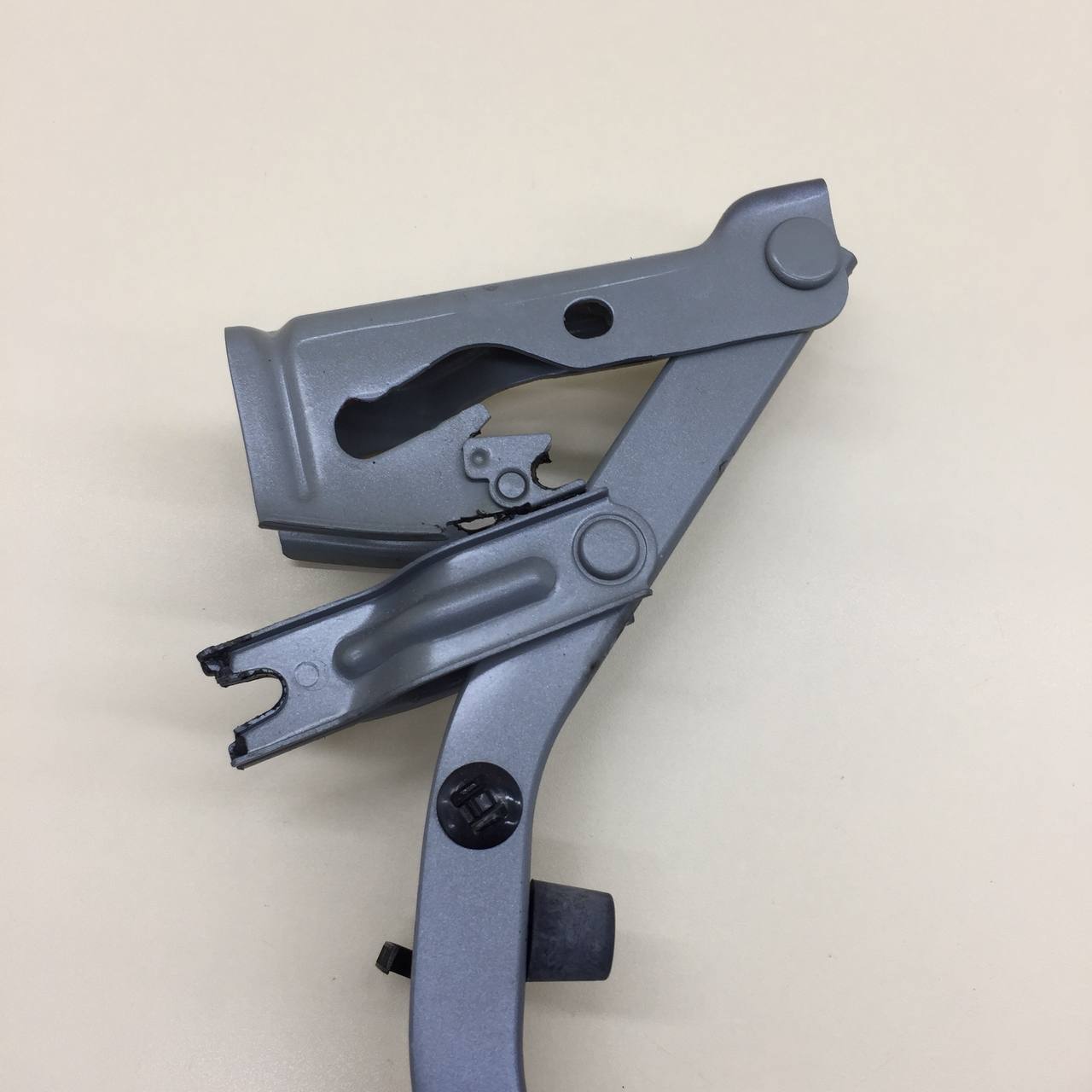 Петля крышки багажника Chevrolet Cruze (J300) 2009-2016