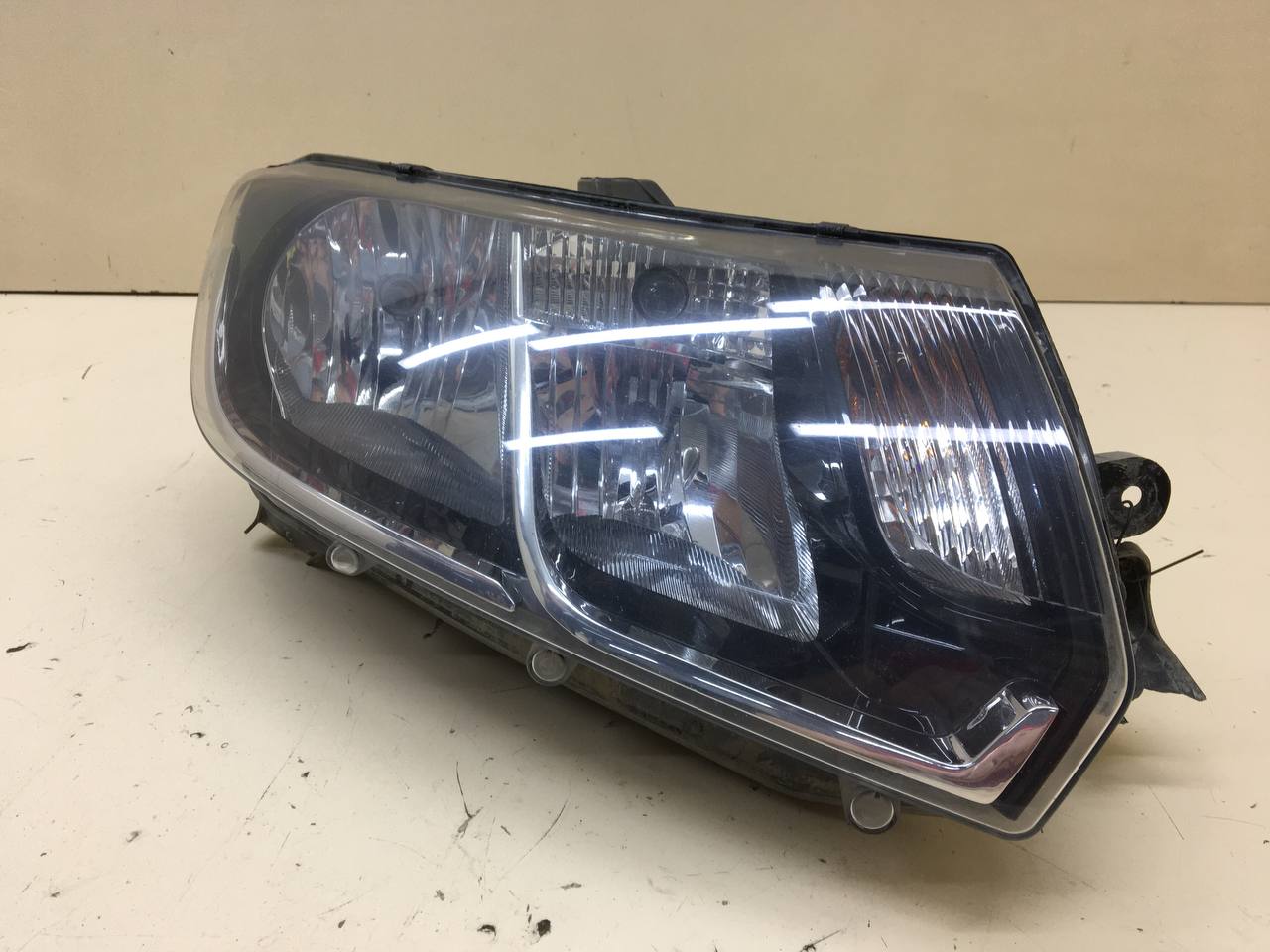 Фара правая Renault Sandero Stepway (5S) 2014-2022 Фара правая Renault Sandero Stepway (5S) 2014-2022