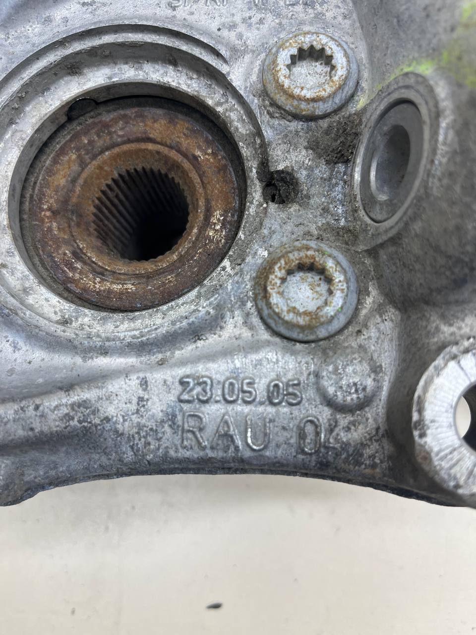 Кулак поворотный передний правый Volkswagen Passat B6 2005-2010 Кулак поворотный передний правый Volkswagen Passat B6 2005-2010