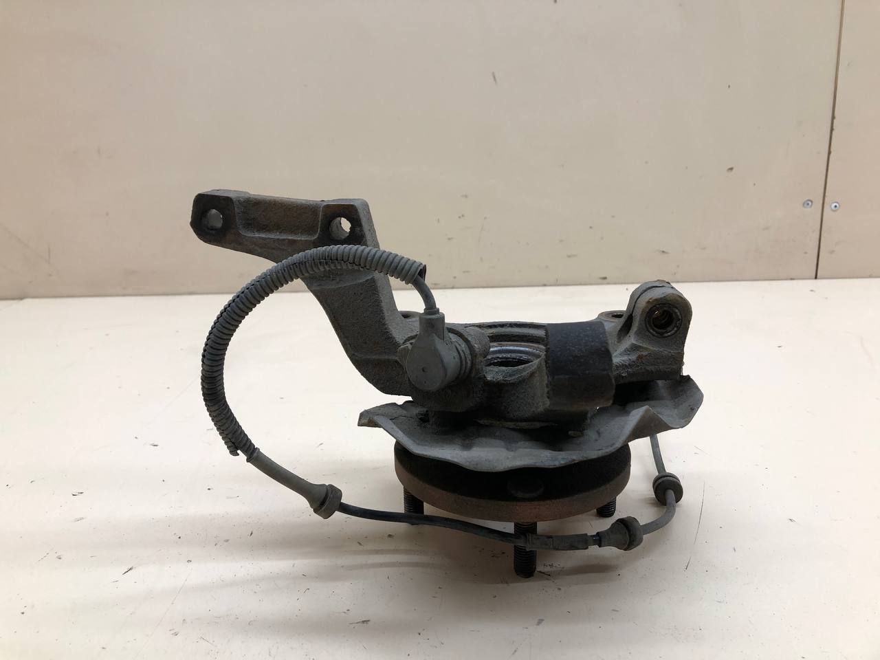 Кулак поворотный передний левый Chevrolet Lacetti (J200) 2003-2013