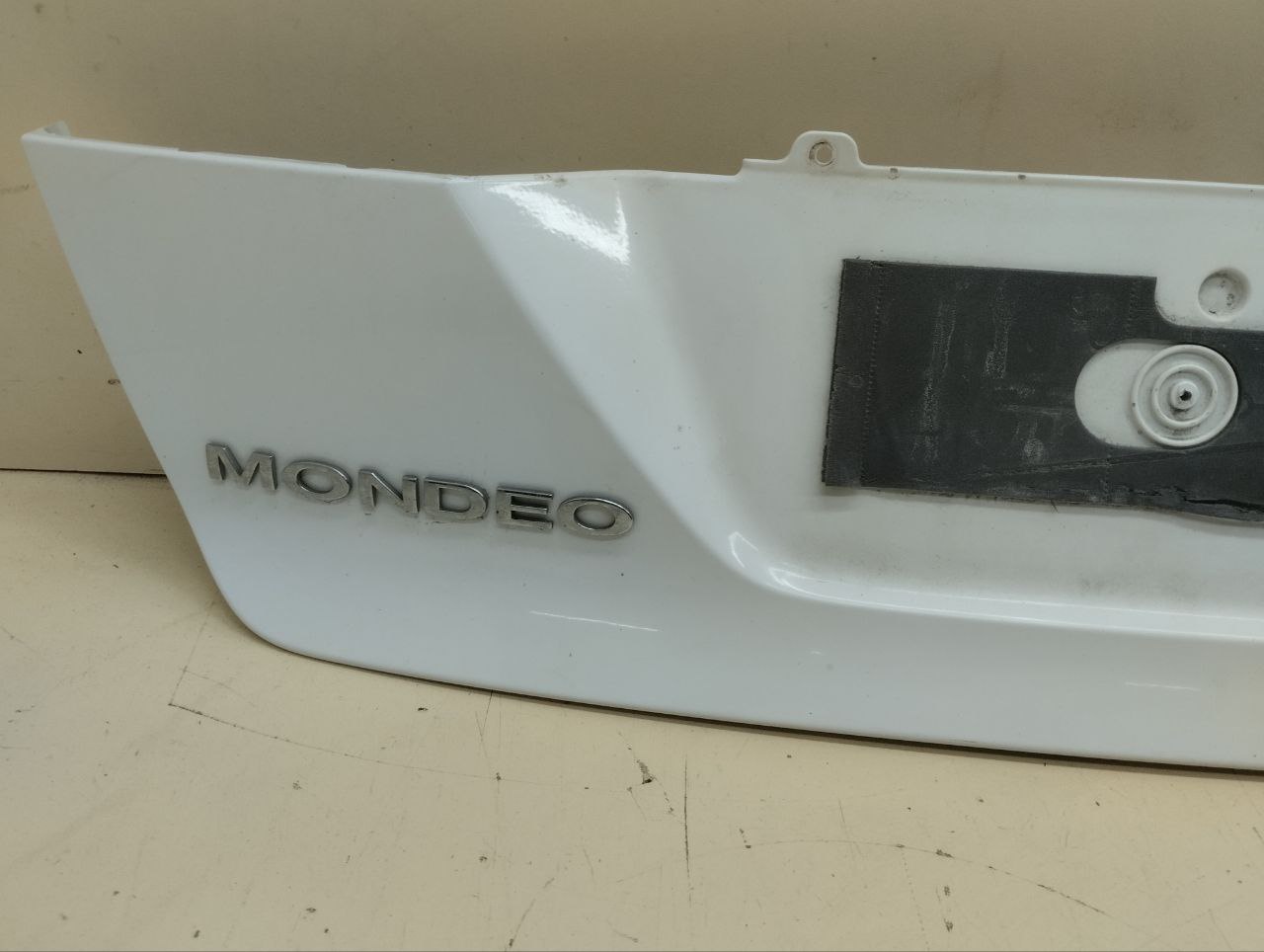 Накладка крышки багажника Ford Mondeo 4 2007-2015 Накладка крышки багажника Ford Mondeo 4 2007-2015