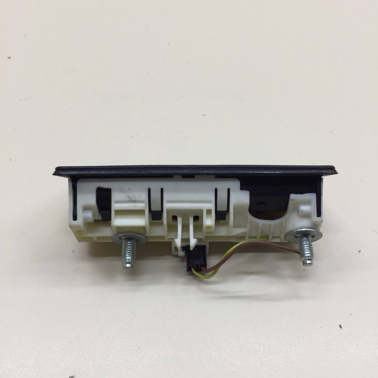 Кнопка открывания багажника Volkswagen Jetta (A6) 2010-2019 Кнопка открывания багажника Volkswagen Jetta (A6) 2010-2019