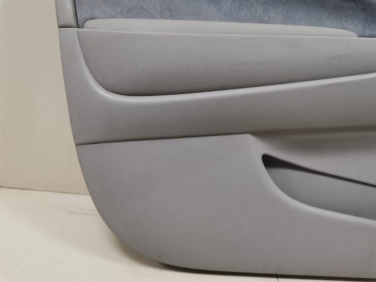 Обшивка двери передней левой Toyota Prius (W10) 1997-2003
