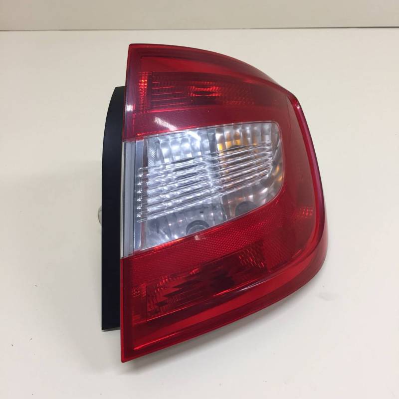 Фонарь задний правый Skoda Rapid 2012-2020 Фонарь задний правый Skoda Rapid 2012-2020