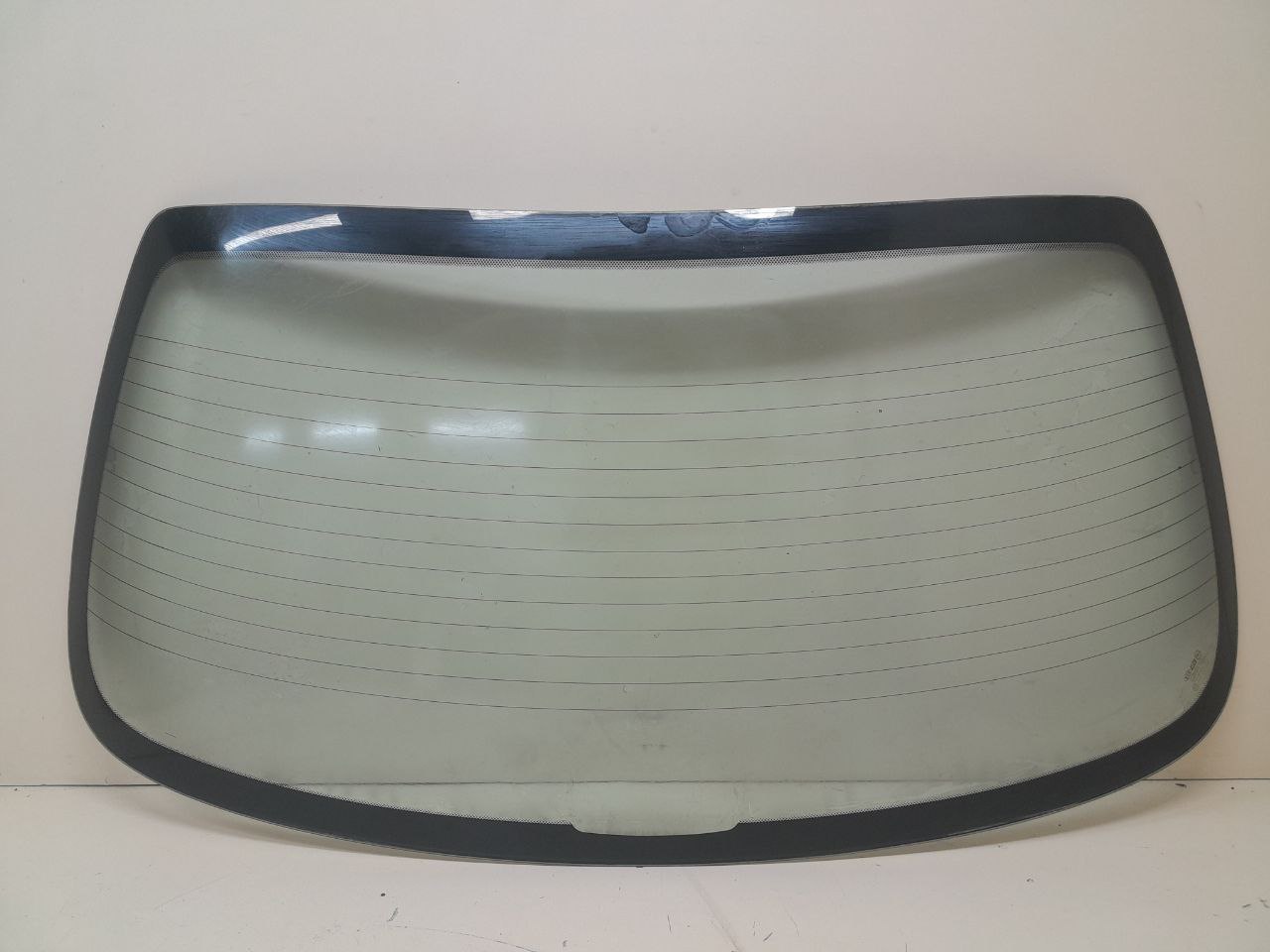Стекло заднее Kia Sephia 2001-2004