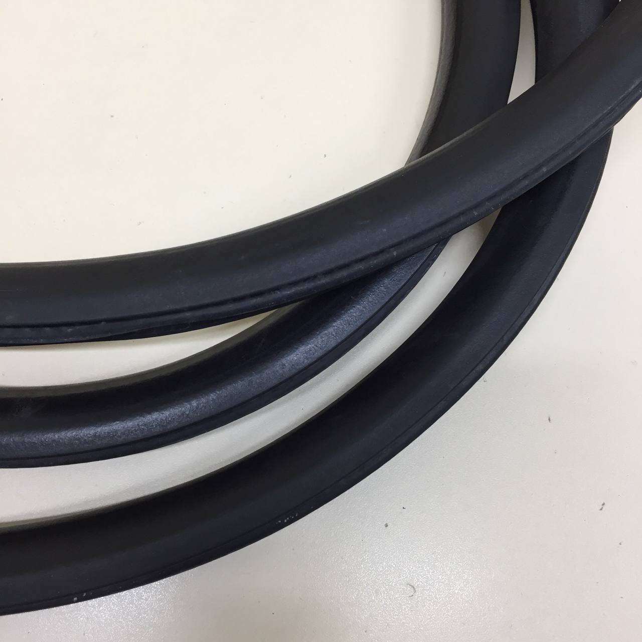 Уплотнитель проема двери передней левой Chevrolet Cobalt (T250) 2011-2015