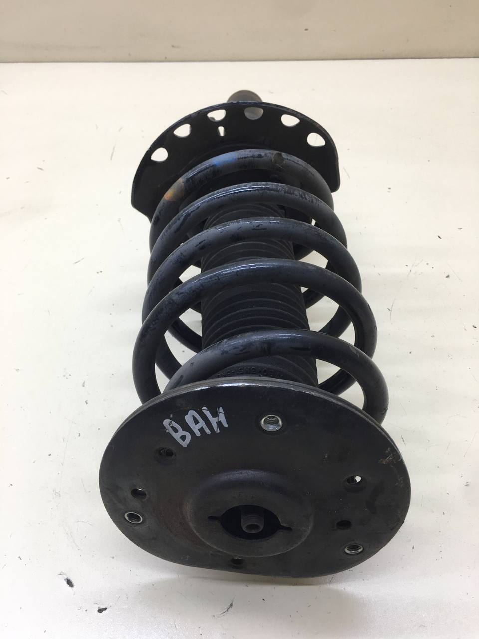 Амортизатор передний правый Volvo XC60 2008-2017