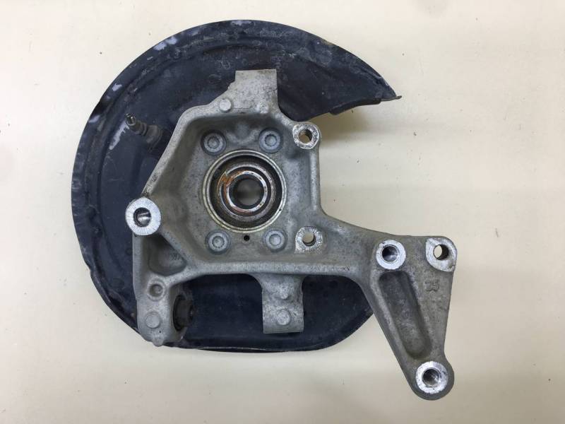 Кулак поворотный задний левый Volkswagen Tiguan (5N1) 2007-2011