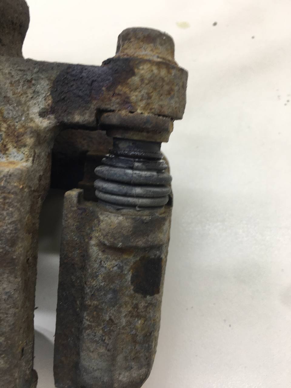 Суппорт передний левый ZAZ Chance 2009-2014