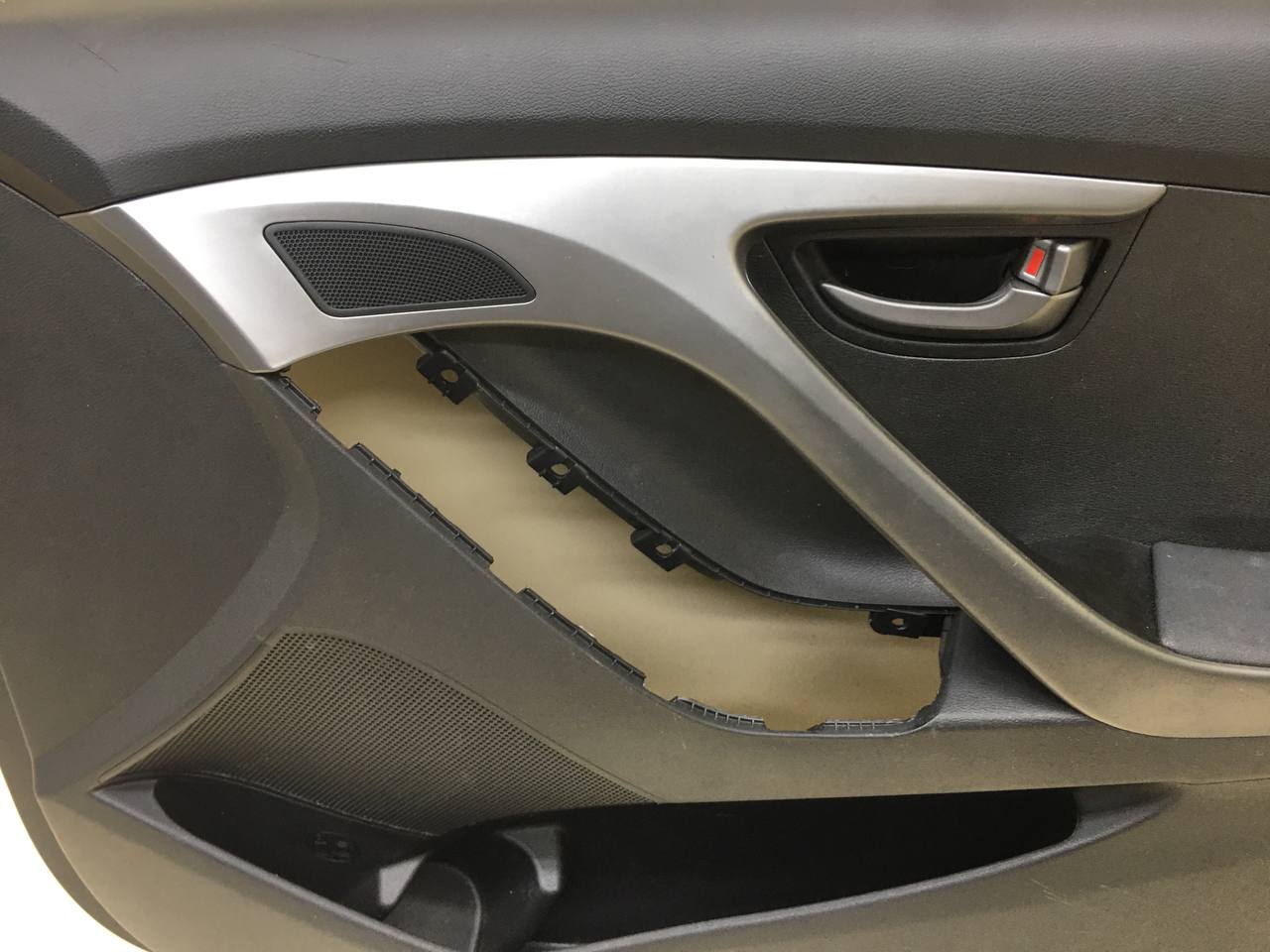 Обшивка двери передней правой Hyundai Elantra (MD) 2011-2016