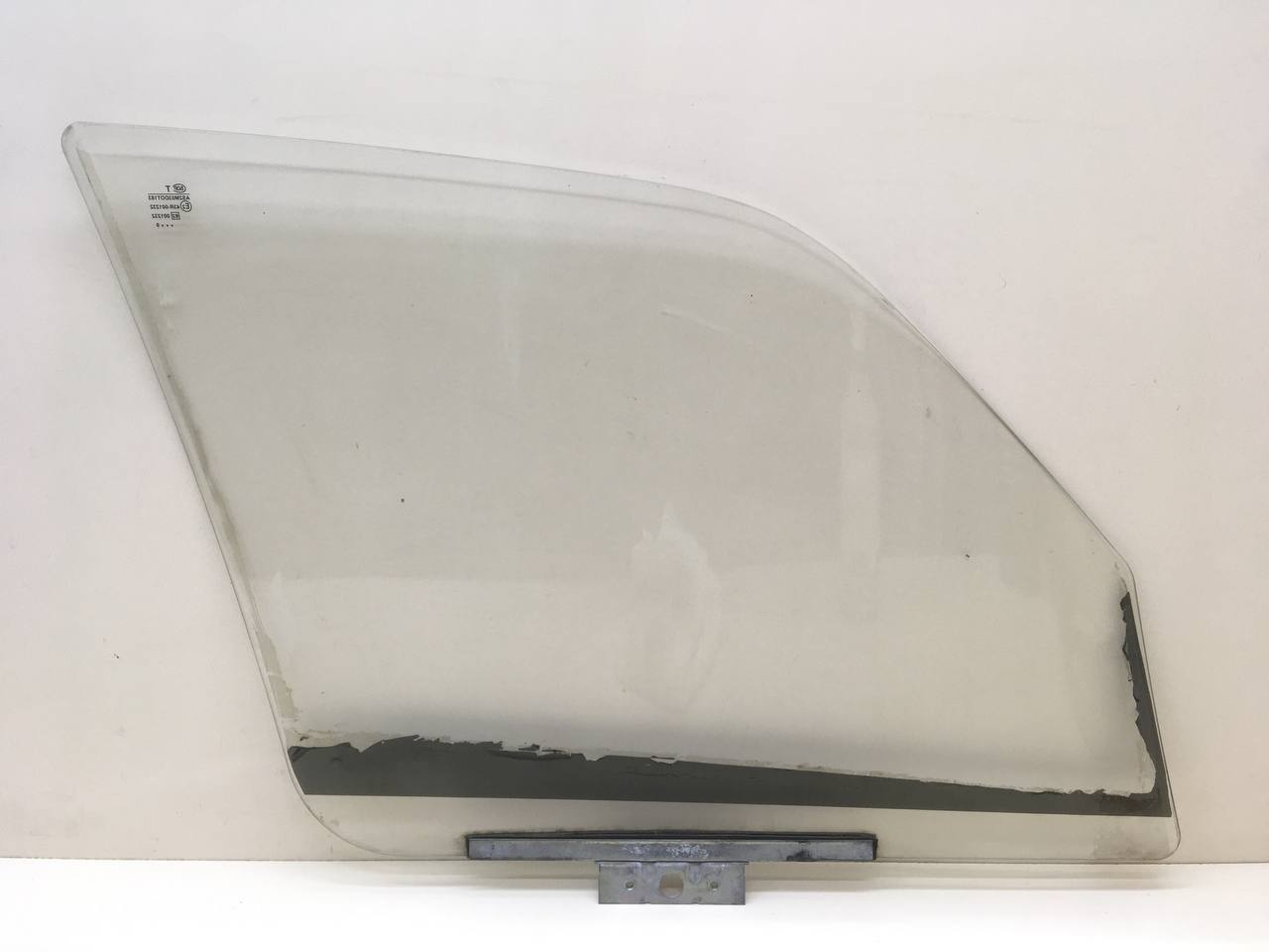 Стекло двери передней левой Chevrolet Niva 2002-2009
