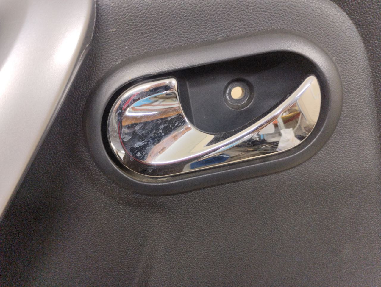 Обшивка двери задней левой Nissan Terrano (D10) 2014> Обшивка двери задней левой Nissan Terrano (D10) 2014>