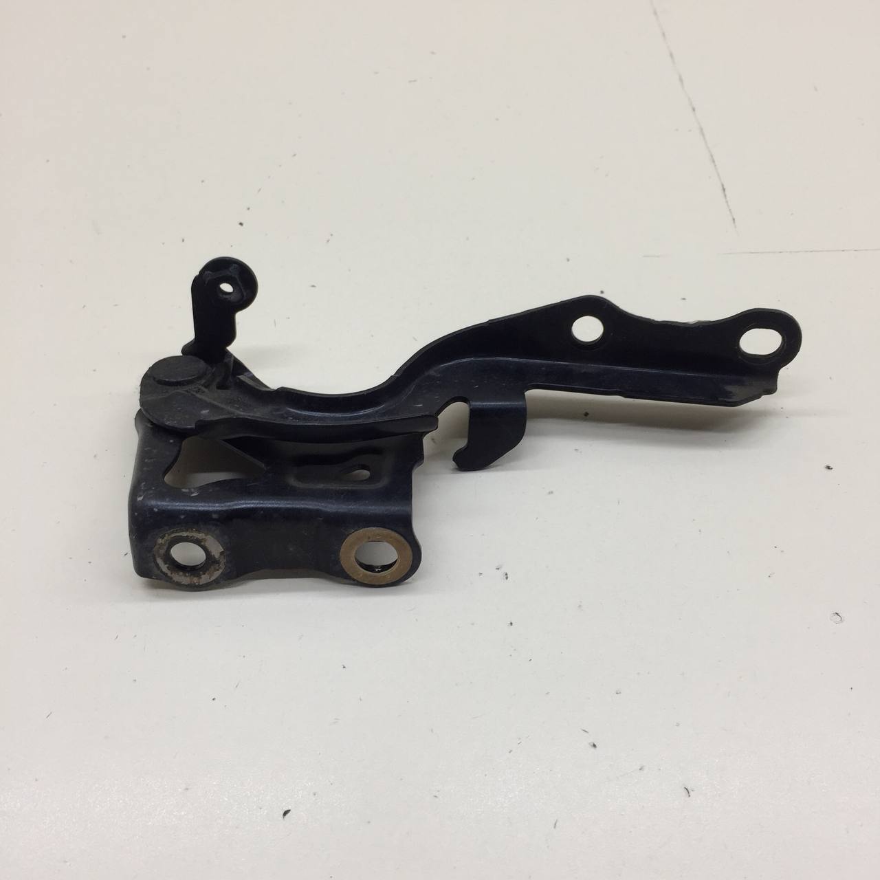 Петля капота левая Lexus NX 200 (Z10) 2014-2021 Петля капота левая Lexus NX 200 (Z10) 2014-2021
