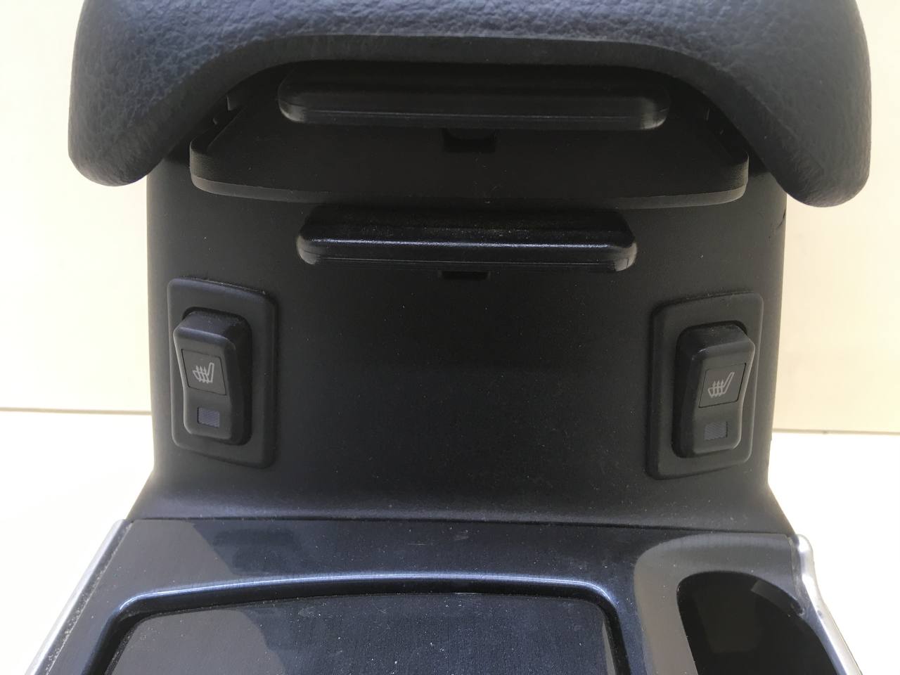 Консоль центральная Mazda Mazda 6 (GG) 2002-2007 Консоль центральная Mazda Mazda 6 (GG) 2002-2007