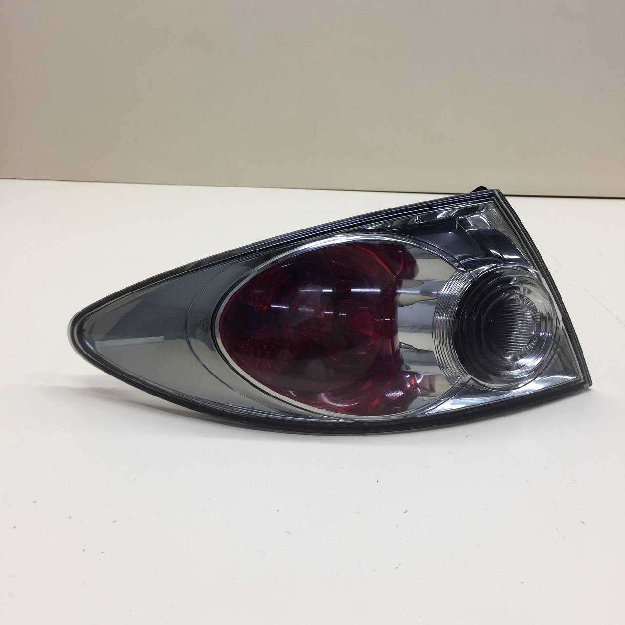 Фонарь задний наружный левый Mazda Mazda 6 (GG) 2002-2007 Фонарь задний наружный левый Mazda Mazda 6 (GG) 2002-2007
