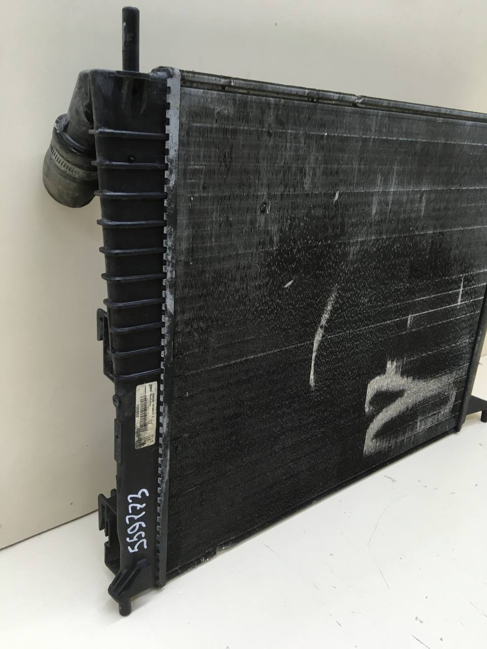 Радиатор охлаждения двигателя Lada Largus 2012>