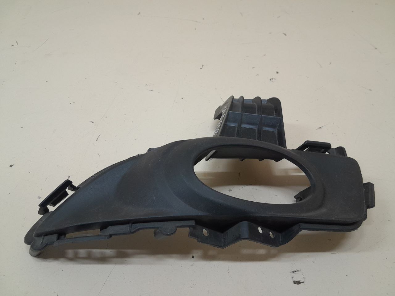 Рамка противотуманной фары левой Mazda Mazda 3 (BK) 2002-2009