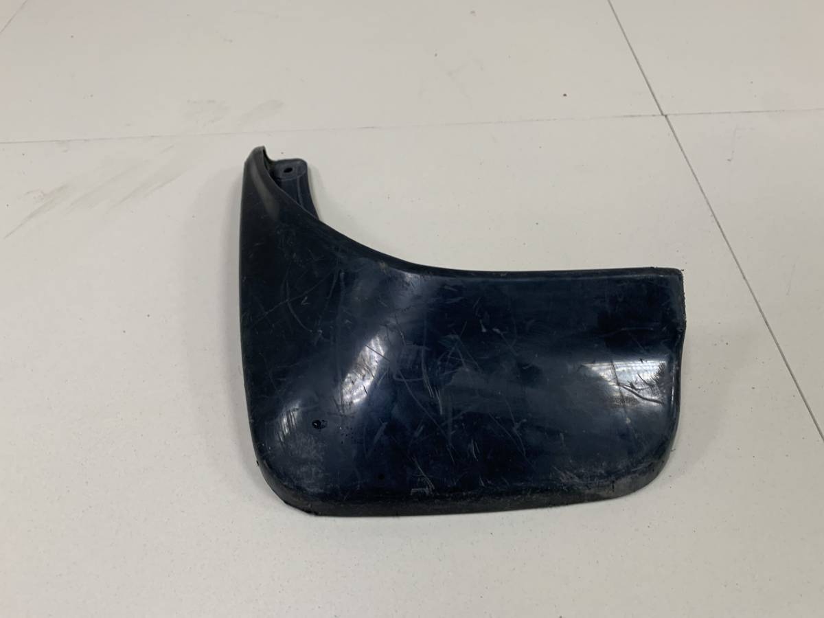 Брызговик передний левый Daihatsu Terios (J100G,J102G,J122G) 1997-2006