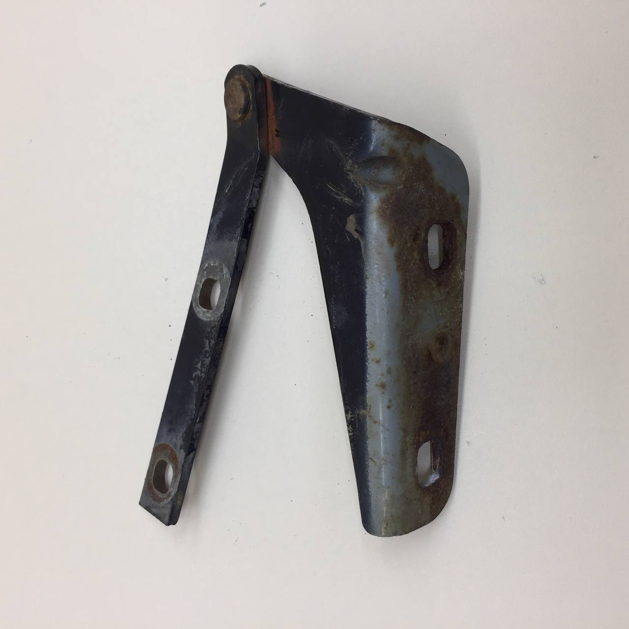 Петля капота правая Chevrolet Niva 2009-2020