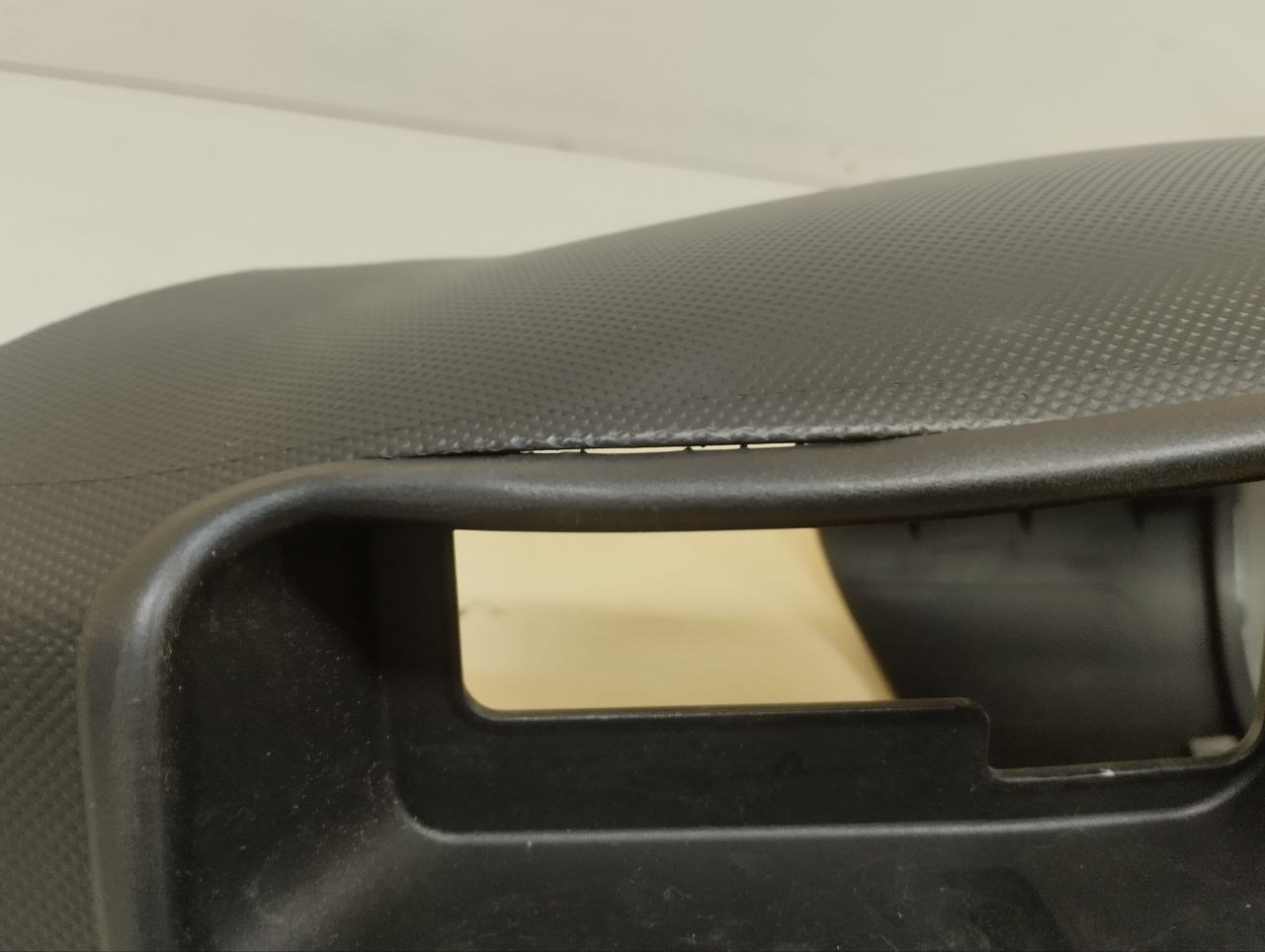 Кожух рулевой колонки Peugeot 107 2006-2014 Кожух рулевой колонки Peugeot 107 2006-2014