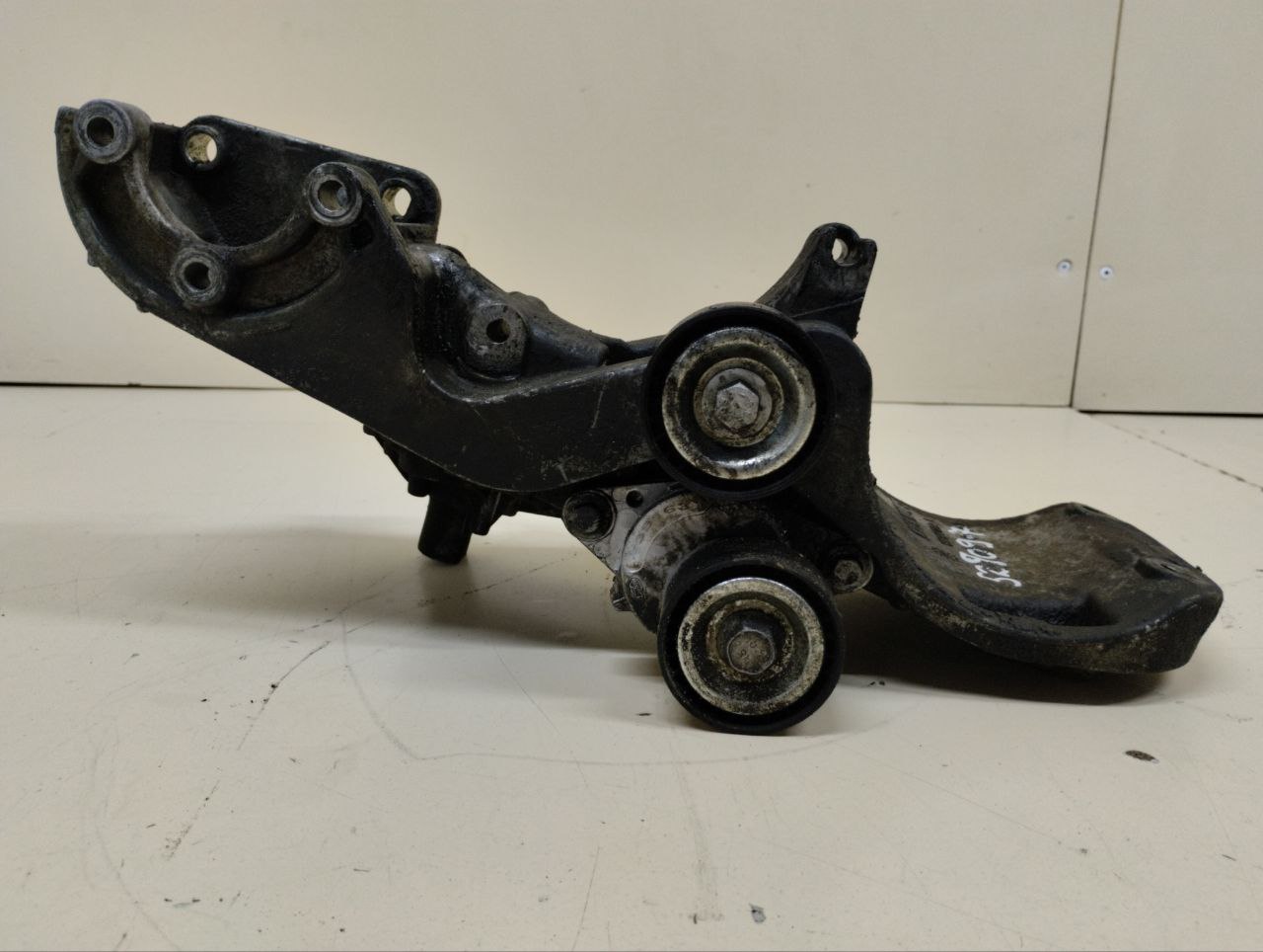 Кронштейн генератора Nissan Almera 3 (G11, G15) 2012> Кронштейн генератора Nissan Almera 3 (G11, G15) 2012>