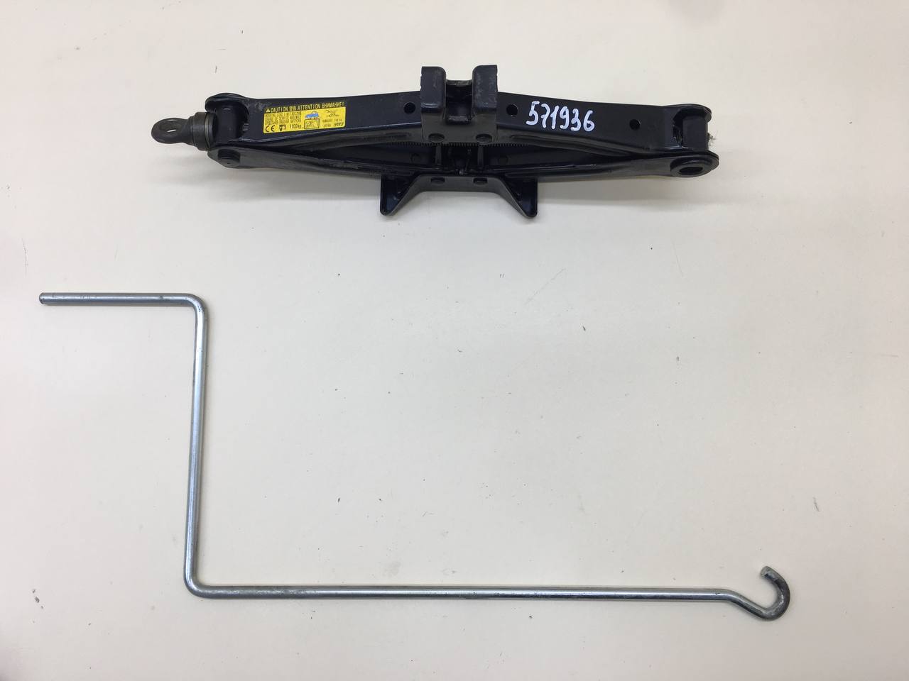 Домкрат Toyota Camry (V50) 2011-2017 Домкрат Toyota Camry (V50) 2011-2017