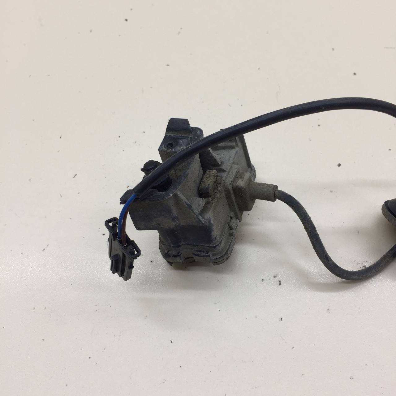 Активатор замка крышки бензобака Volkswagen Polo (MK5) 2011-2020 Активатор замка крышки бензобака Volkswagen Polo (MK5) 2011-2020
