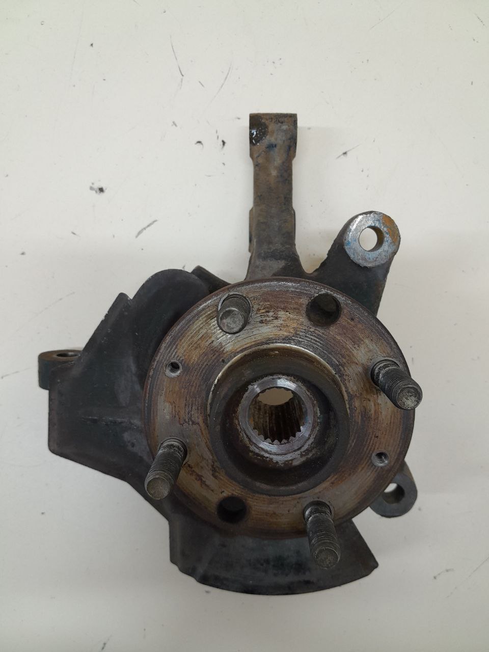 Кулак поворотный передний правый Chevrolet Aveo T250 2005-2011
