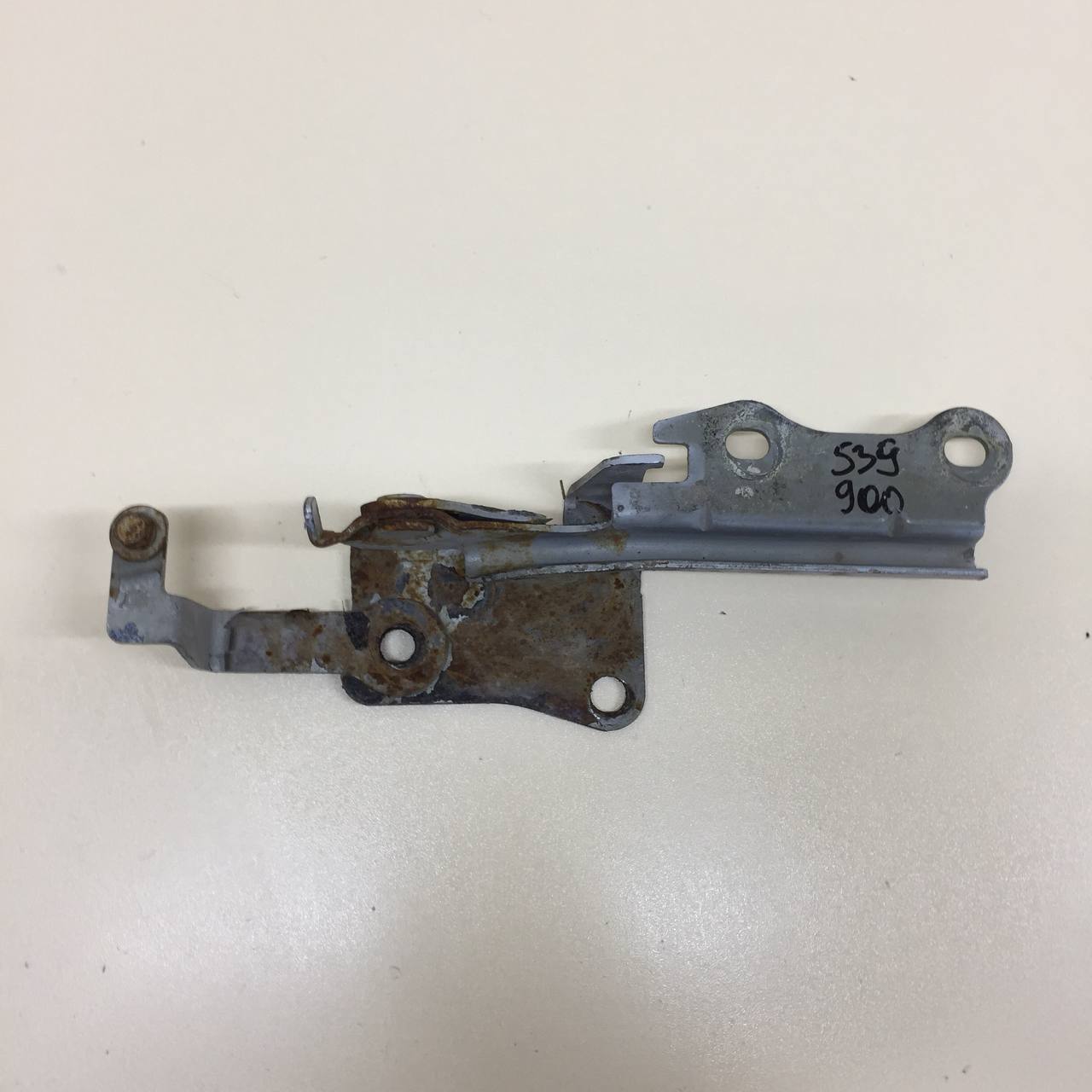 Петля капота правая Kia Spectra (SD) 2004-2011 Петля капота правая Kia Spectra (SD) 2004-2011