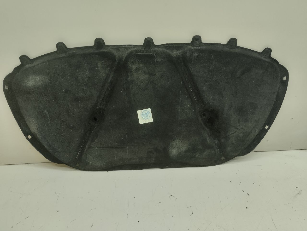 Шумоизоляция капота Volkswagen Polo (MK5) 2011-2020 Шумоизоляция капота Volkswagen Polo (MK5) 2011-2020