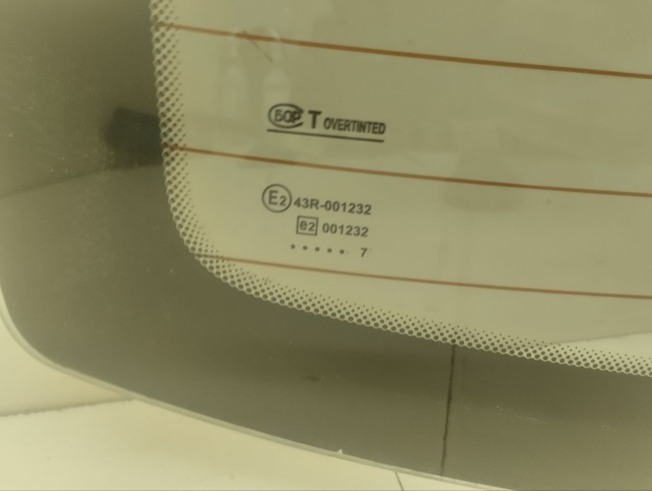 Стекло заднее Lada Granta 2011>