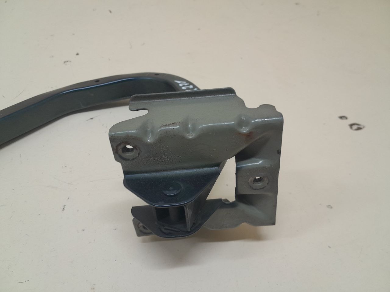 Петля крышки багажника Nissan Almera (N16) 2000-2006