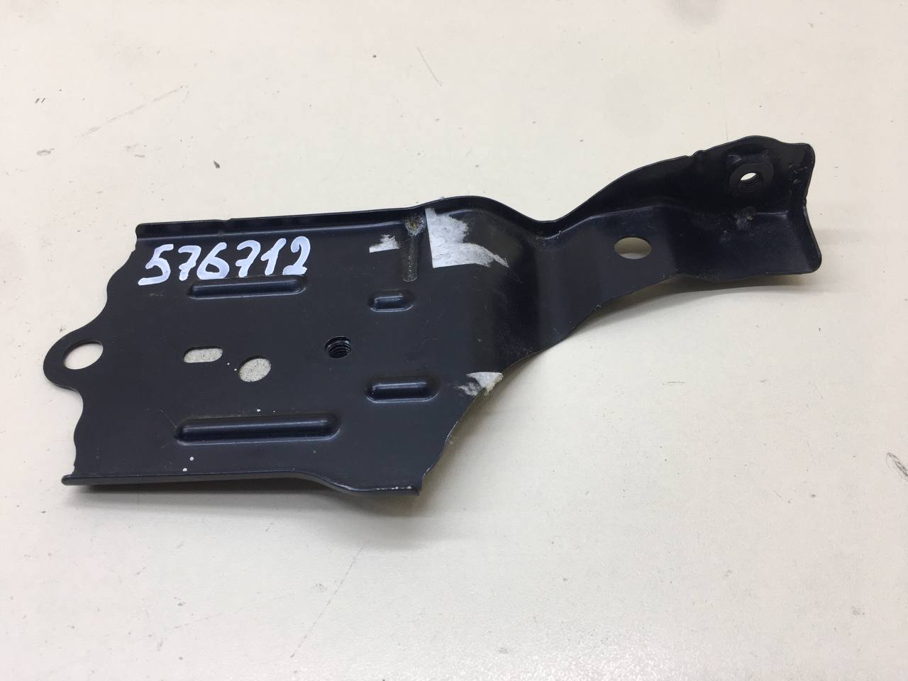 Кронштейн переднего бампера правый Toyota Rav 4 (A30) 2006-2013