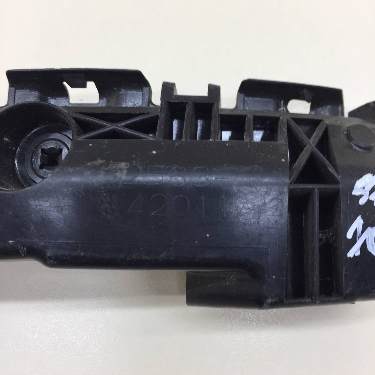Кронштейн заднего бампера левый Toyota Rav 4 (A30) 2006-2013