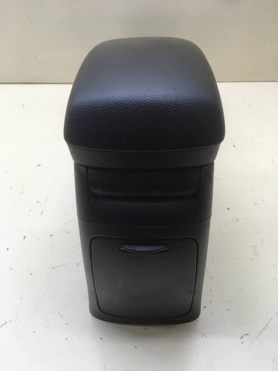 Консоль центральная Kia Ceed (ED) 2007-2012 Консоль центральная Kia Ceed (ED) 2007-2012